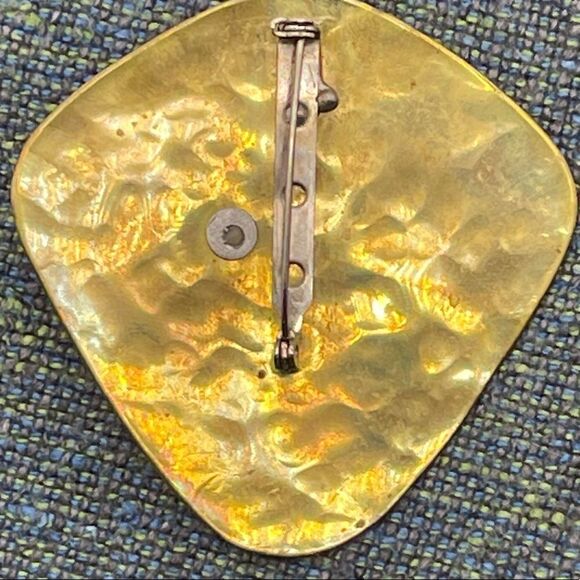 Handcrafted Silver Tone Texas Clear Glass Stud on Hammered Brass Brooch - Picture 6 of 16